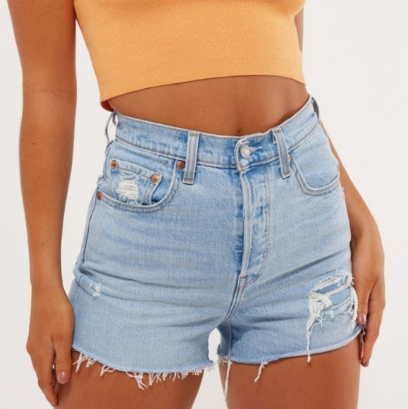 Levi's Ribcage shorts size 28 - Picture 6 of 6